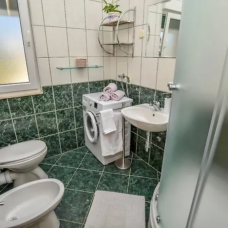 Anka 로고즈니차