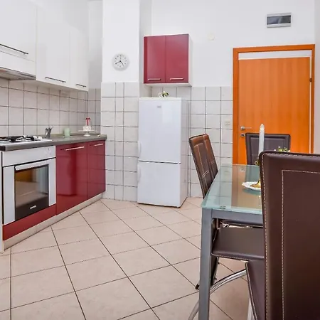 Anka 아파트 로고즈니차